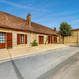 Awesome Home In St Pierre D'eyraud