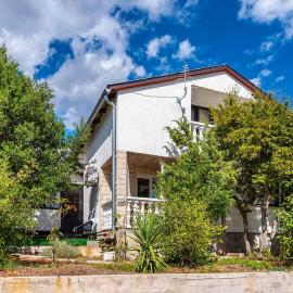 1 Bedroom Stunning Home In Maslenica