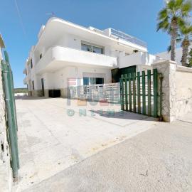 Appartamento La Torre Primo Piano Vista mare Puglia On line, hotel din Torre Mozza