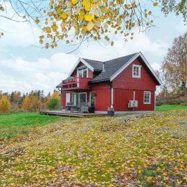 3 Bedroom Stunning Home In Årjäng, hotel di Årjäng