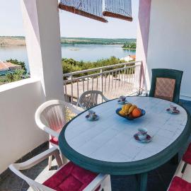Three-Bedroom Apartment In Posedarje
