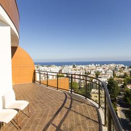 Elegance Penthouse by HolidayKeys, hotell sihtkohas Temblos