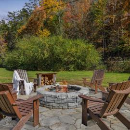 Hidden Bear Cabin - Firepit & Hot Tub, Flat Roads, 10 mins to Parkway, ξενοδοχείο σε Starkeytown