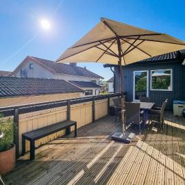 Lovely Home In Göteborg With Kitchen