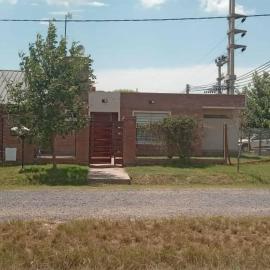 Casa con pileta y 3 dormitorios, hotelli kohteessa Funes