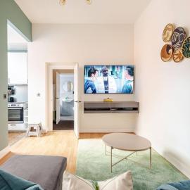 Stylish flat in central location with free parking