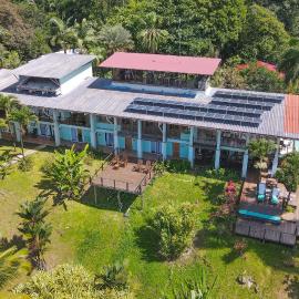 Bird Island Bungalows、ボカス・タウンのホテル