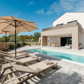 Villa Delight, hotel u Krasu