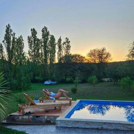 HERMOSA CASA con 4000mts de PARQUE en las SIERRAS DE CORDOBA, hotel in José de la Quintana