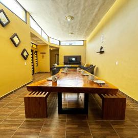 Amplia casa en Parras con wifi, fogatero y asador, hotel in Parras de la Fuente