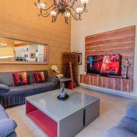 Family House with landscape garden in San Miguel