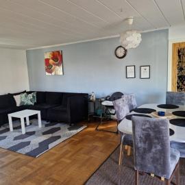 Villa med egen parkering. Möjlighet att boka från 1 och upp till 5 personer., hotelli Örebrossa