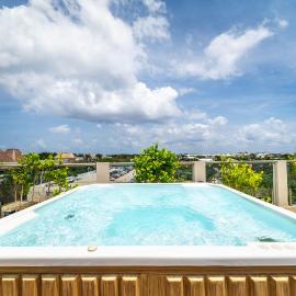 2 BD Suite with Balcony, Gym, Rooftop Pool, Hot Tub