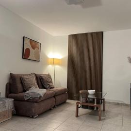 Kleine neue Wohnung für 2 Person، فندق في Jübek
