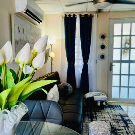 BlueBreeze - Cozy Apartment Near Airport