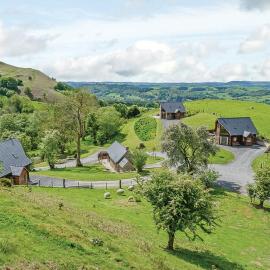 Slate House Lodges, hotel in Llandinam