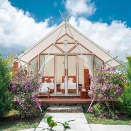 Svargan Lakeside Glamping, hotel en Tabanan