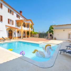 Nice Home In Motovun With Sauna
