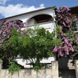 Apartments Petar Maksan, hotel di Pakoštane