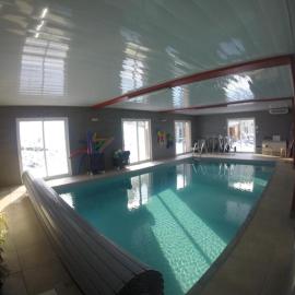 Maison avec piscine couverte 8 chambres 22 personnes au coeur de la nature