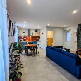 Le Riad, sauna & jacuzzi, hotel in Riorges