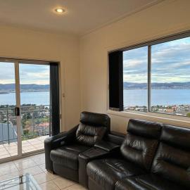 6-BR house in prime location with fantastic views
