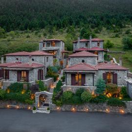 Ostra Menalon Luxury Suites, ξενοδοχείο στον Καρδαρά