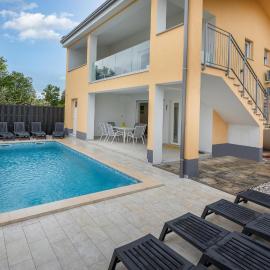 Gorgeous Home In Betiga – hotel w mieście Veli Vrh