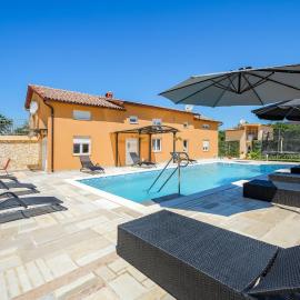 Beautiful Home In Savicenta With Sauna, hotel a Cukrići