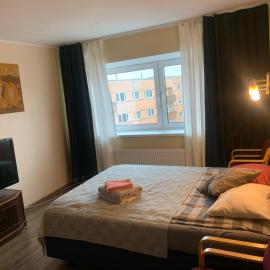 K84, Nice 2- bedroom apartment - 2 big beds 1 single bed, hotel em Tartu