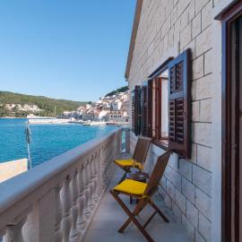 3 Bedroom Lovely Home In Pucisca