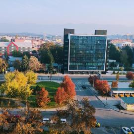 View - city center, self check in, free parking, quiet nbhd