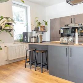 Design Apartment im Zentrum von Nienburg!, хотел в Нинбург