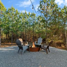3 Mi to Lake: Cabin w/ Hot Tub in Broken Bow!, hôtel à Stephens Gap