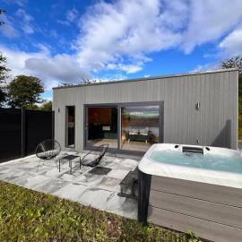 The Pod at Loch Ness Heights at Athbhinn, IV26TU, Hotel in Inverness