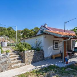 1 Bedroom Cozy Home In Donji Zagon