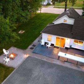 Hometown Haven- 3 bedroom, Large Yard, Firepit, hotel i Ames