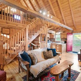 Gorgeous Log Cabin - Wineries, Dan River, Hiking, hotel in Meadows of Dan