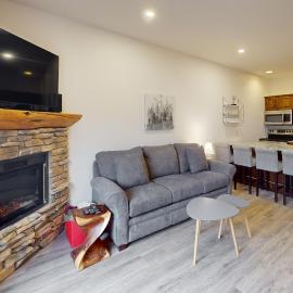 Cedar Lodge Escape at Whitetail townhomes, hotel a Big White