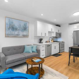 The Cloudbreak Townhome - 88 Walkscore!