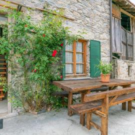 Amazing Home In Loco Di Rovegno, hotel en Carchelli