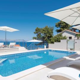 Three-Bedroom Apartment In Prigradica