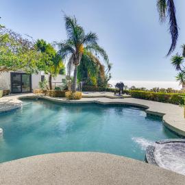 3 Mi to Beach: Home w/ Pool & Spa in Malibu!, отель в Малибу