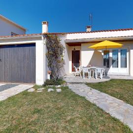 2 Bedroom Beautiful Home In Royan, hotel u gradu Roajan