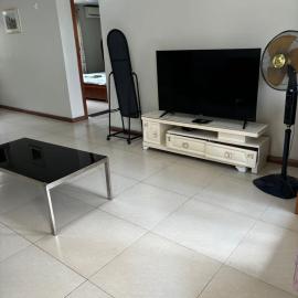 Large two-bedroom apartment-free parking