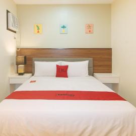 RedDoorz @ Leoncia Apartelle Mandaue City، فندق في مانداوي سيتي