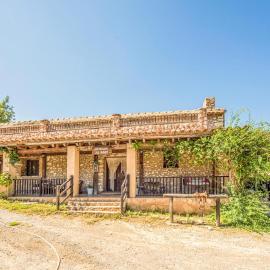 5 Bedroom Cozy Home In Les Coves De Vinromá, hotel di Les Coves de Vinroma