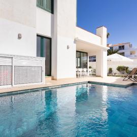 Lilias home - private heatable pool, BBQ, free wifi