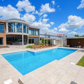 Five-Bedroom Holiday Home In Zminj