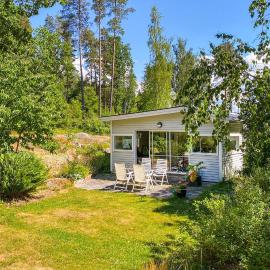 Nice Home In Bjällebäck With Wifi, hotel in Bjällebäck